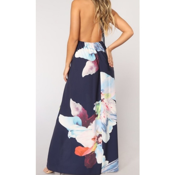 Fashion Nova backless dress - Picture 2 of 5